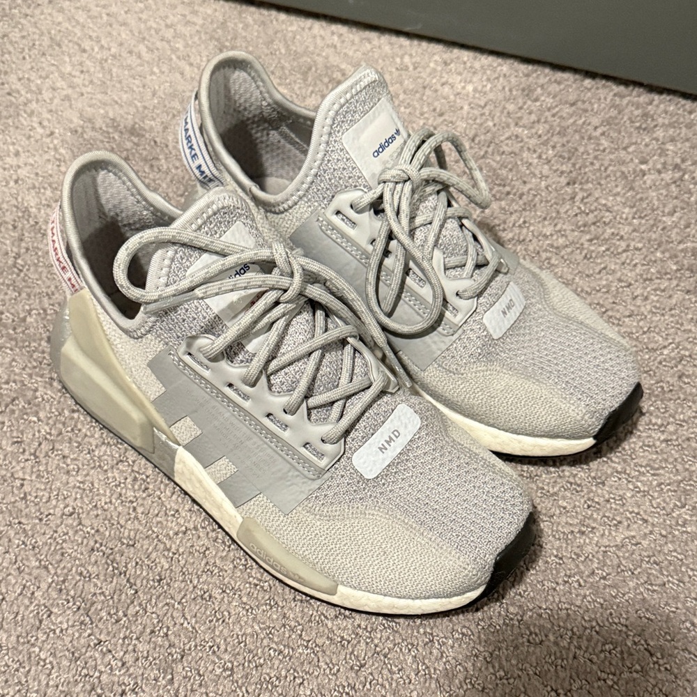 Adidas Men's Light Gray Sneakers